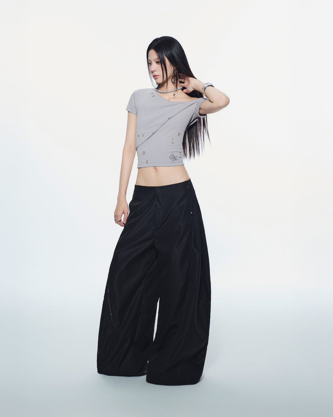 Side view of structured black pants – full-length silhouette