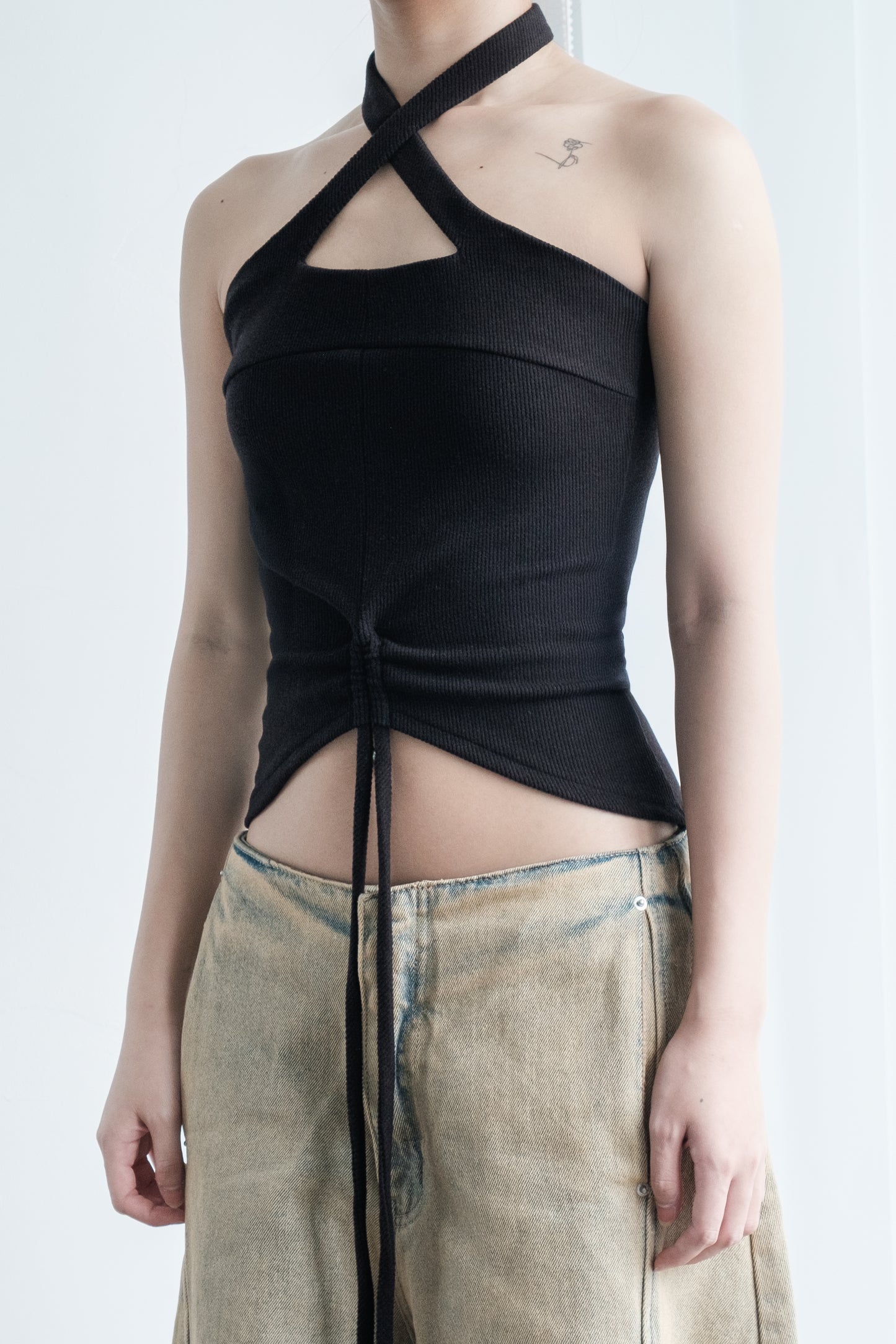 Backless tie halter top in black – Bunnyhillconcept