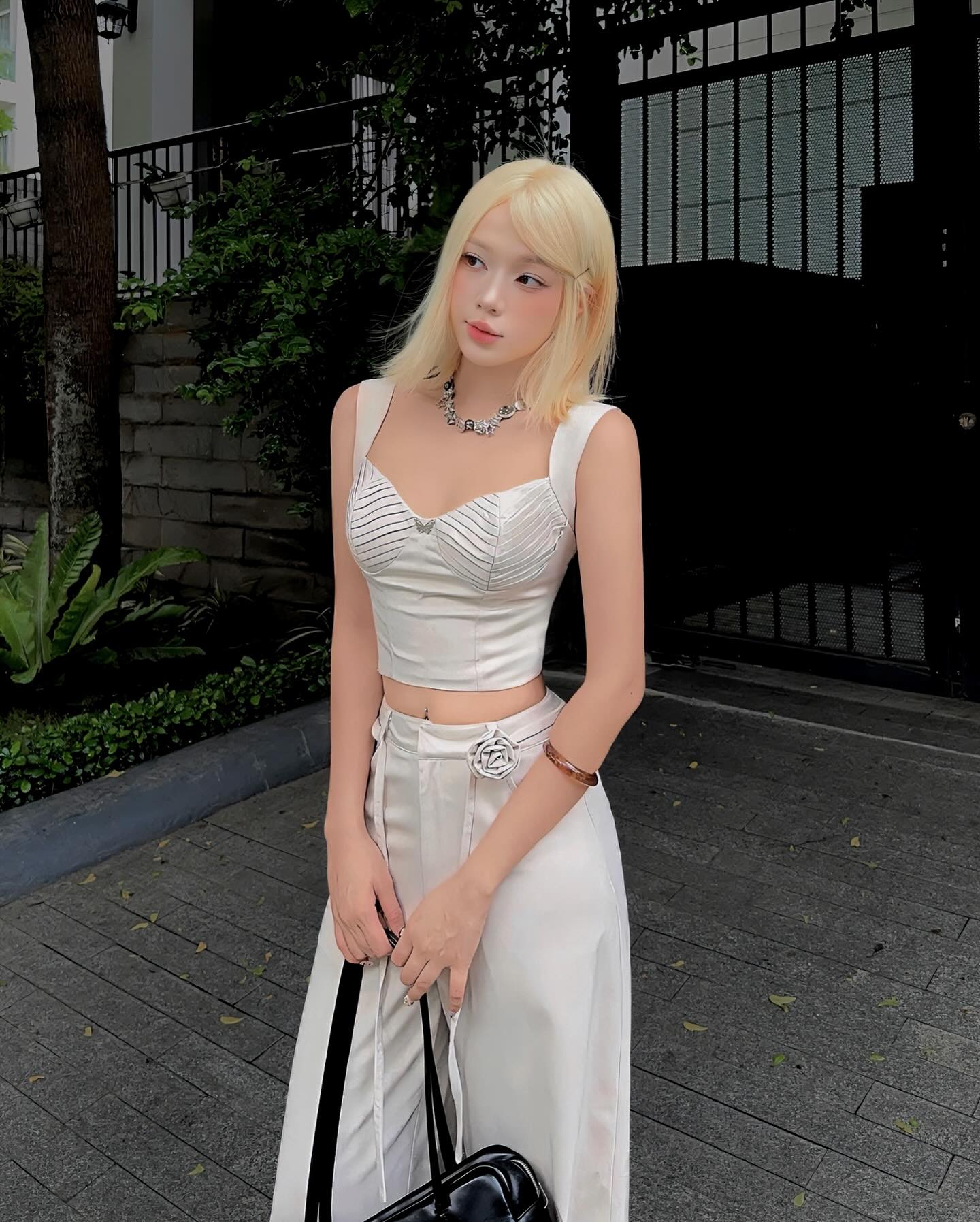 The Fancé Shellie Top – Grey side view close-up