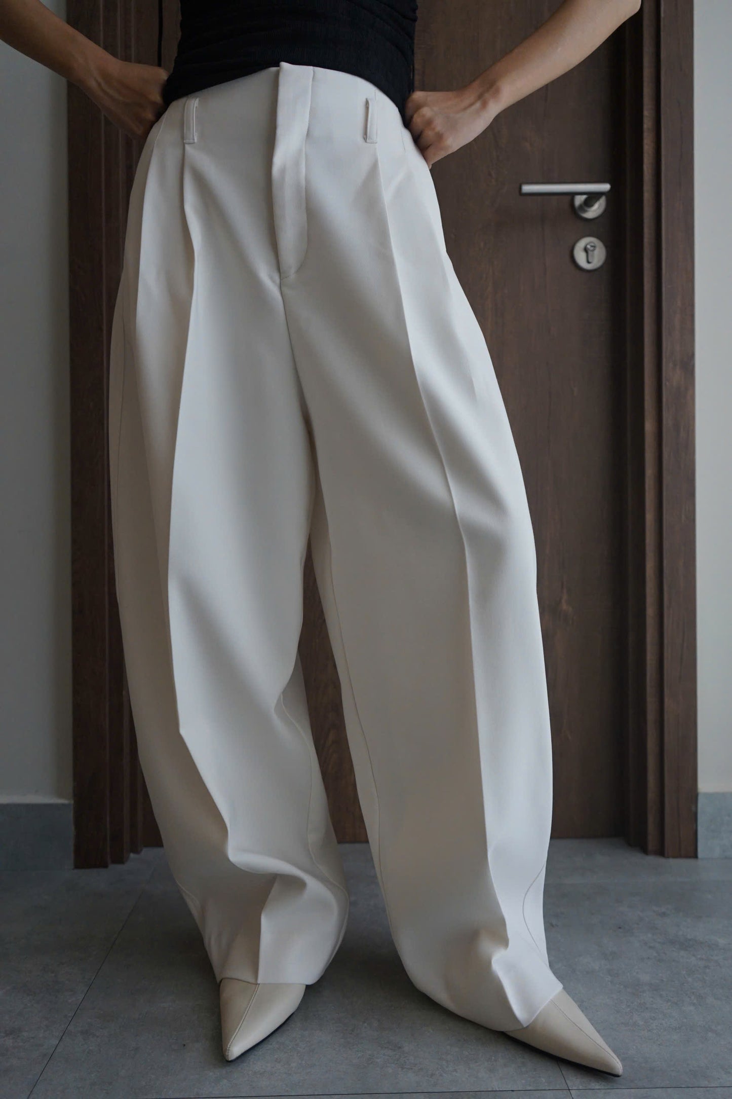 Tailored curved pants