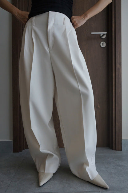 Tailored curved pants