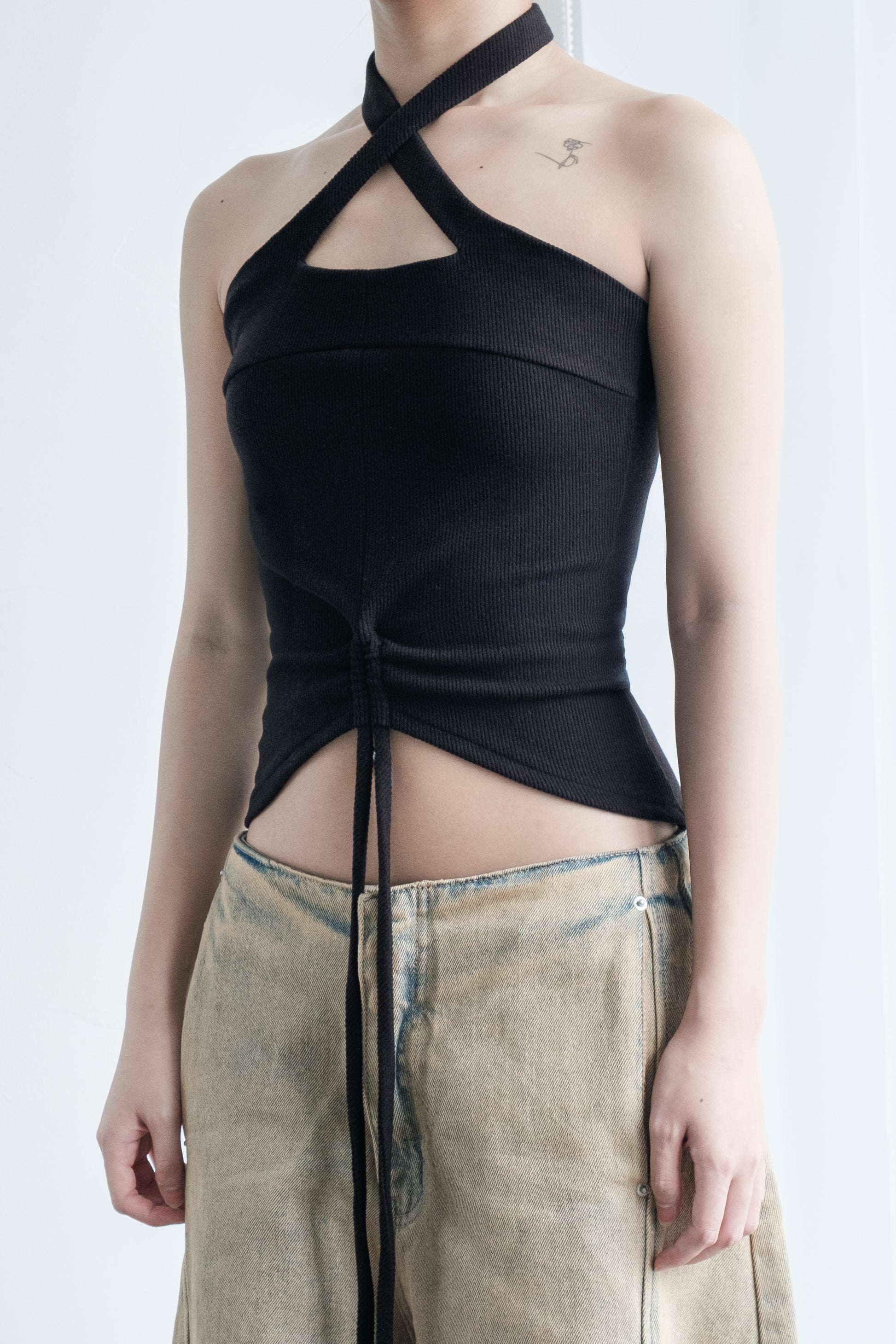 Backless tie halter top in black – Bunnyhillconcept