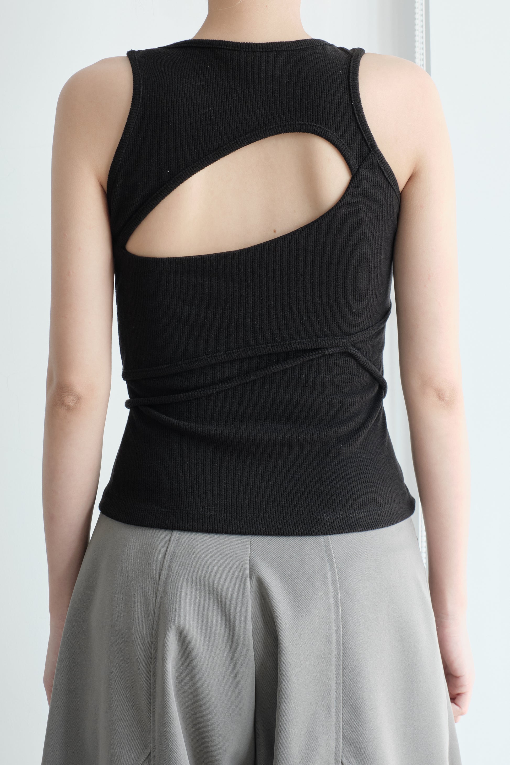 Close-up of neckline and armhole detail – Conrad Top