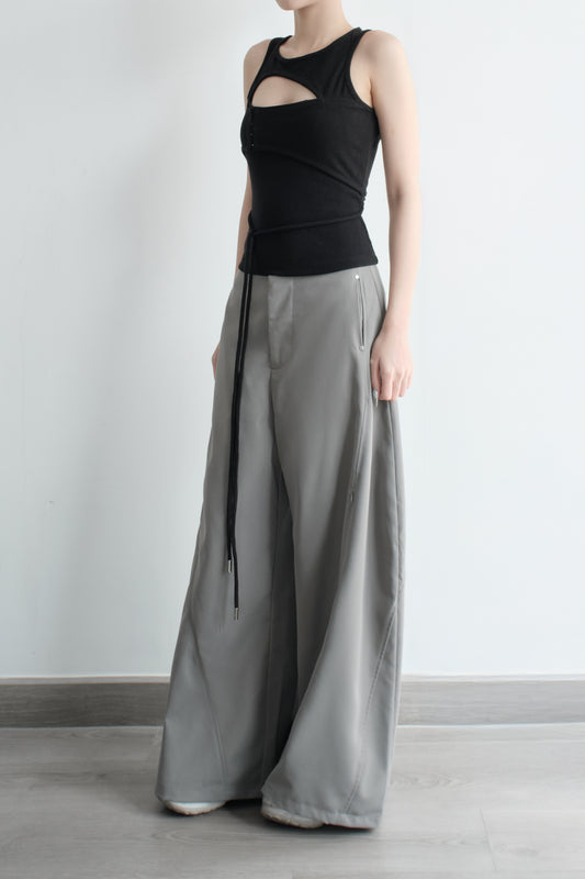 High-neck sleeveless fitted black top – Bunnyhill Concept
