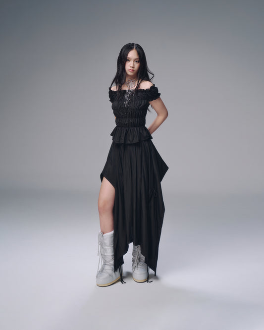 Sleeveless minimalist top in black – Bunnyhill Concept