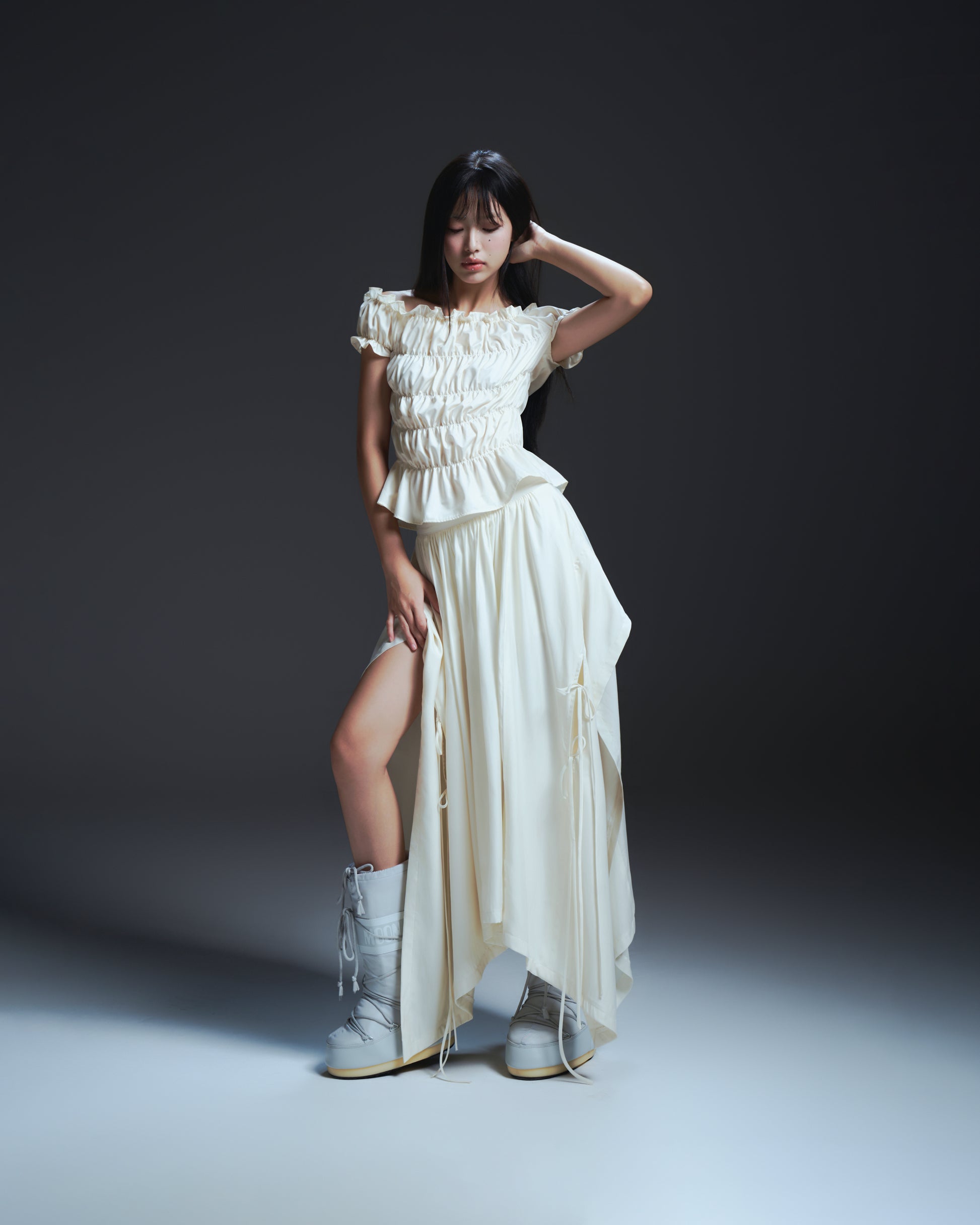 Minimalist fitted ivory top – side view
