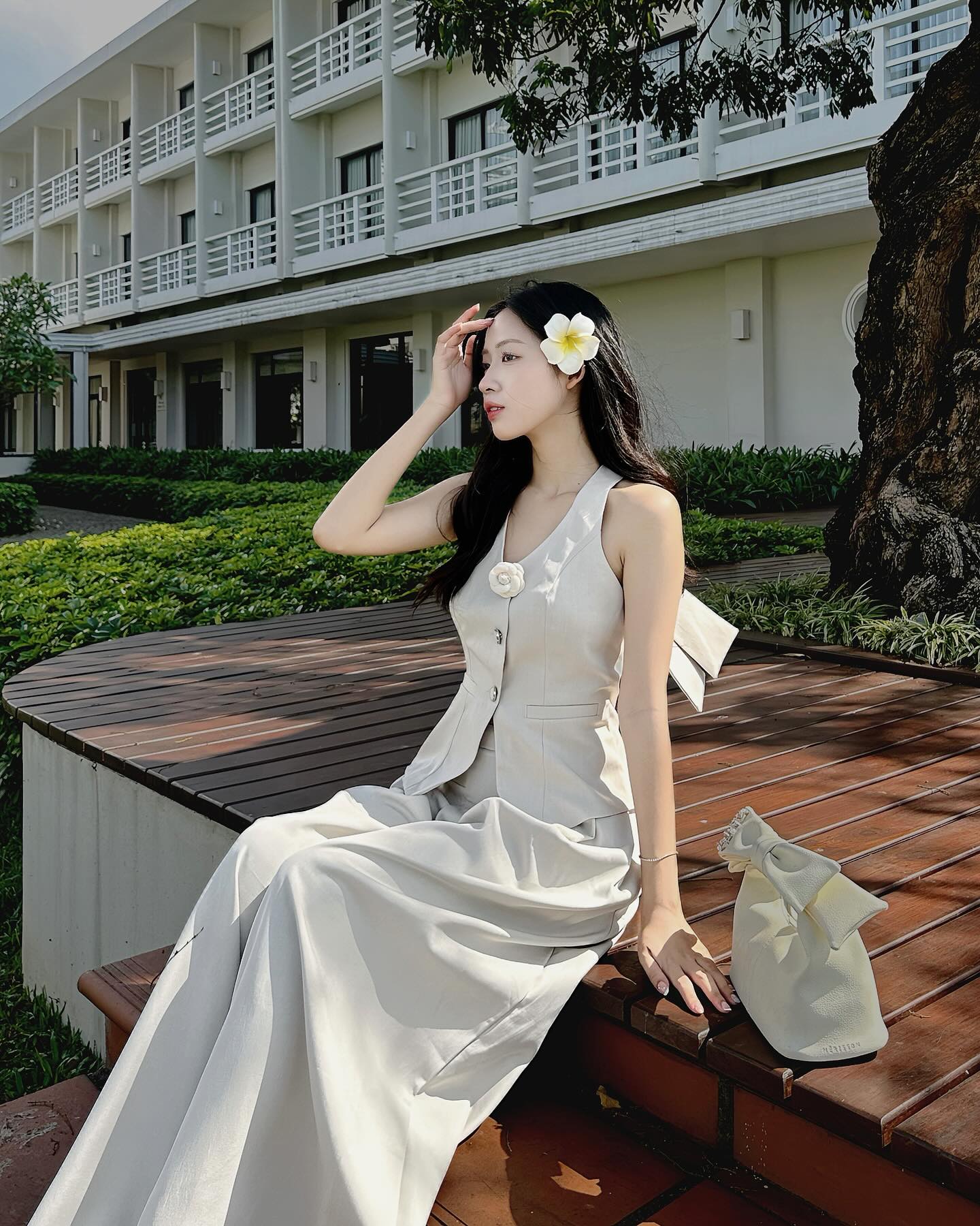 Rosie Gile Top – Beige front view with flower pin