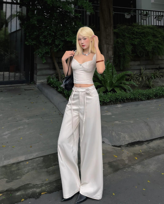 Wide-leg trousers with floral belt