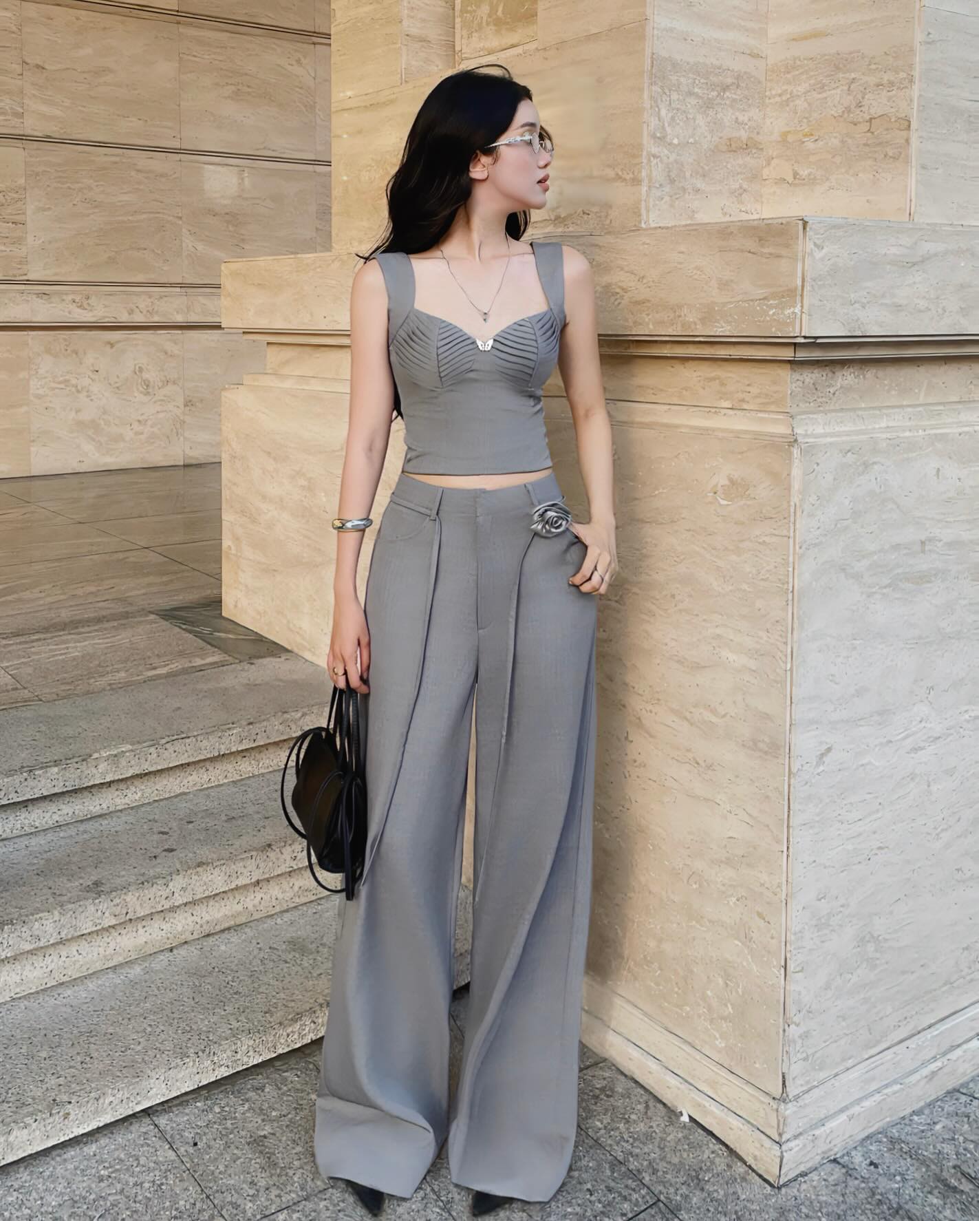 Relaxed fit neutral pants with feminine tie belt – lifestyle look