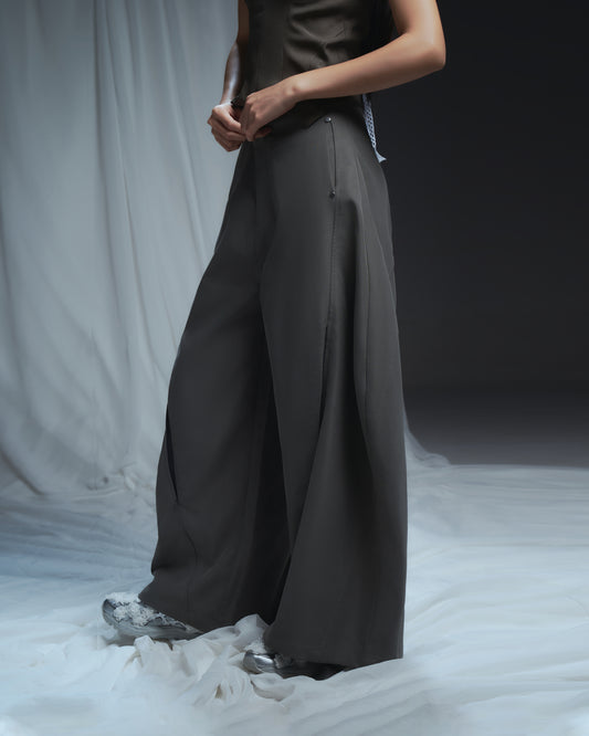 Close-up of Ludovic Pants waistband and fit – Bunnyhill Concept