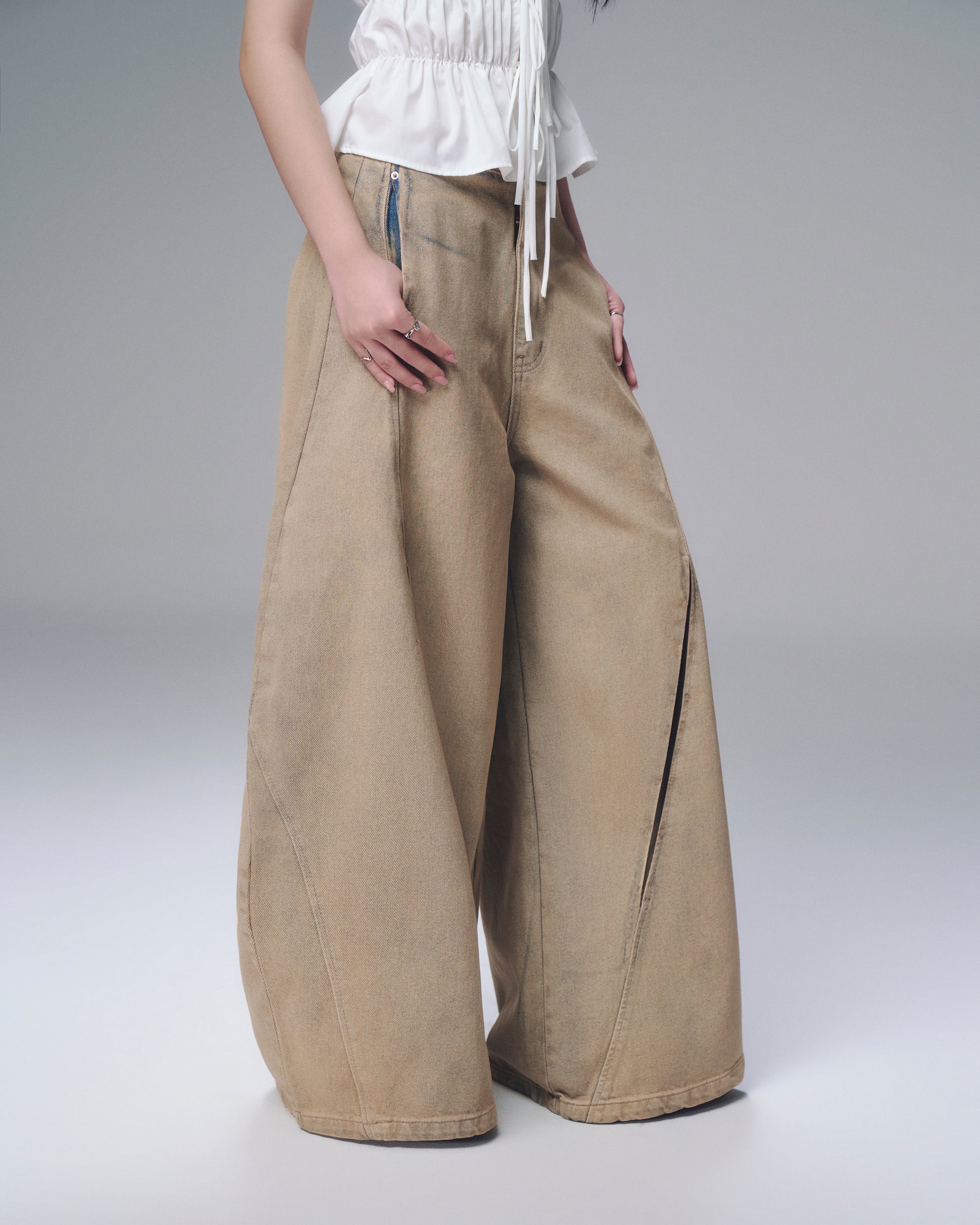 Side profile of Ludovic Jean pants – minimalist styling