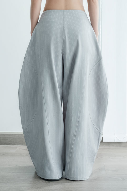 Bunnyhill Concept high-waisted striped trousers – side angle