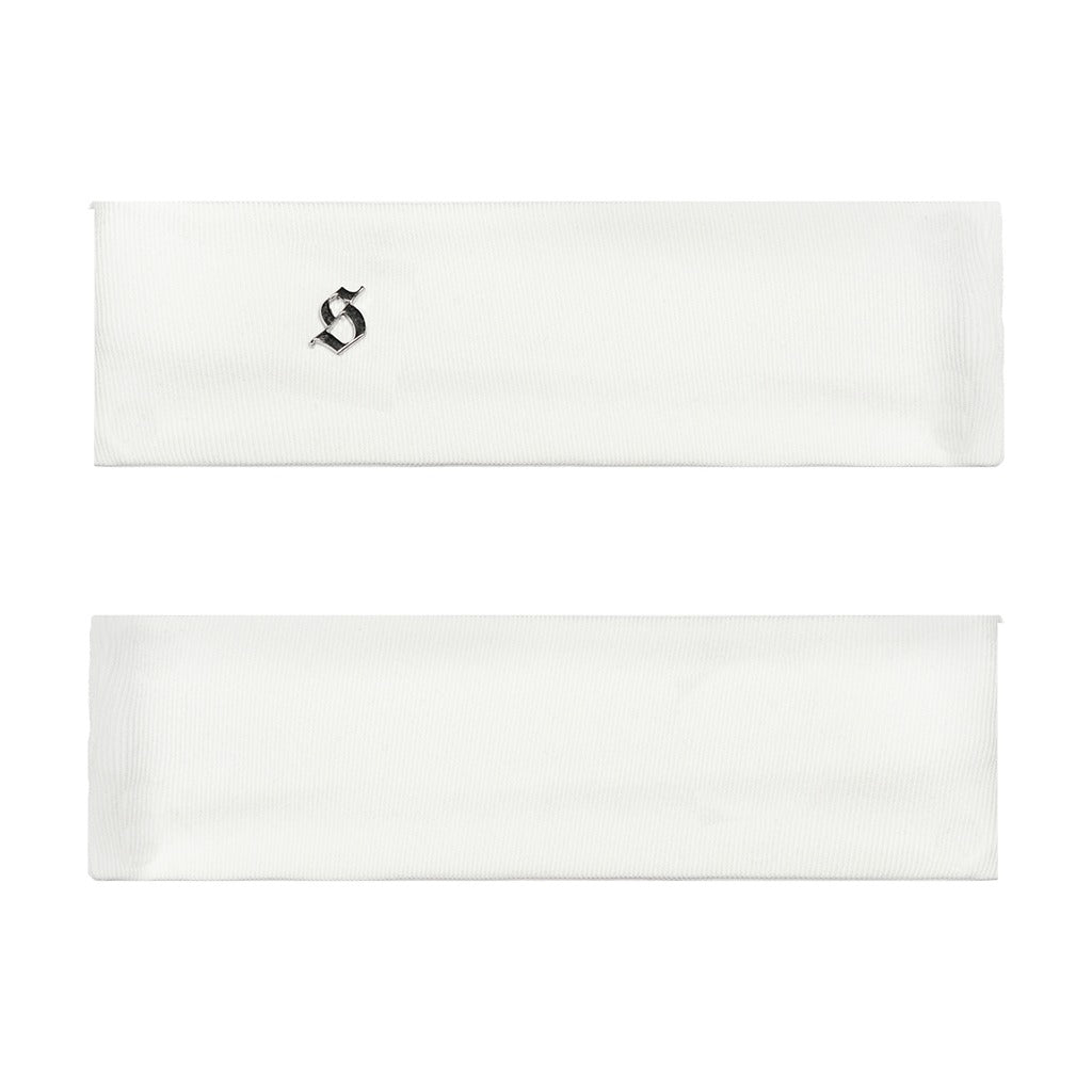 White rectangular tile with a black letter 'S' on a white background