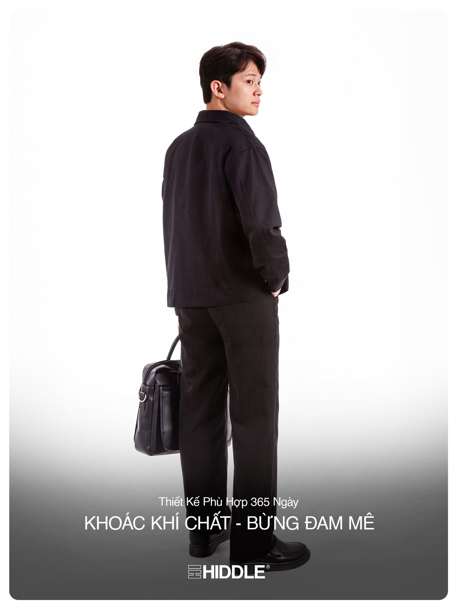 Man in a black suit with a briefcase against a white background, featuring the brand 'Hiddle'.