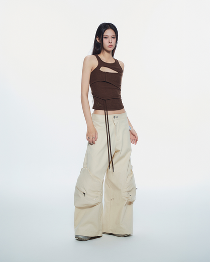 Korean-style brown fitted sleeveless top – styled look